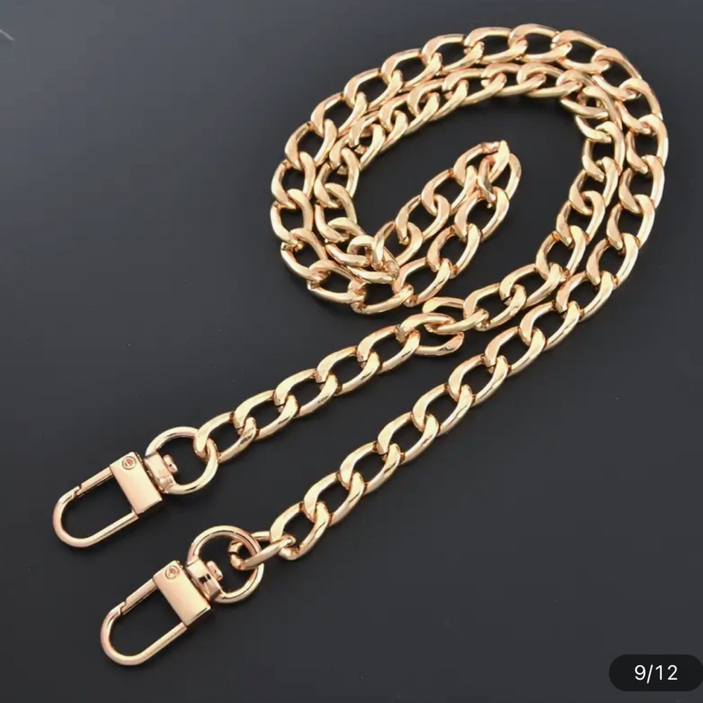 Brand new Golden strap for purses. 👜